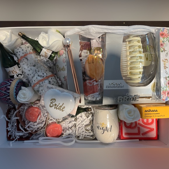 BRIDE GIFT BOX BRIDE TO BE - Picture 2 of 8